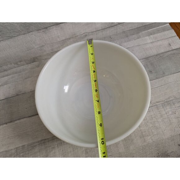 Vintage Pyrex Yellow Milk Glass Mixing Bowl 2.5 Qt - Picture 7 of 7